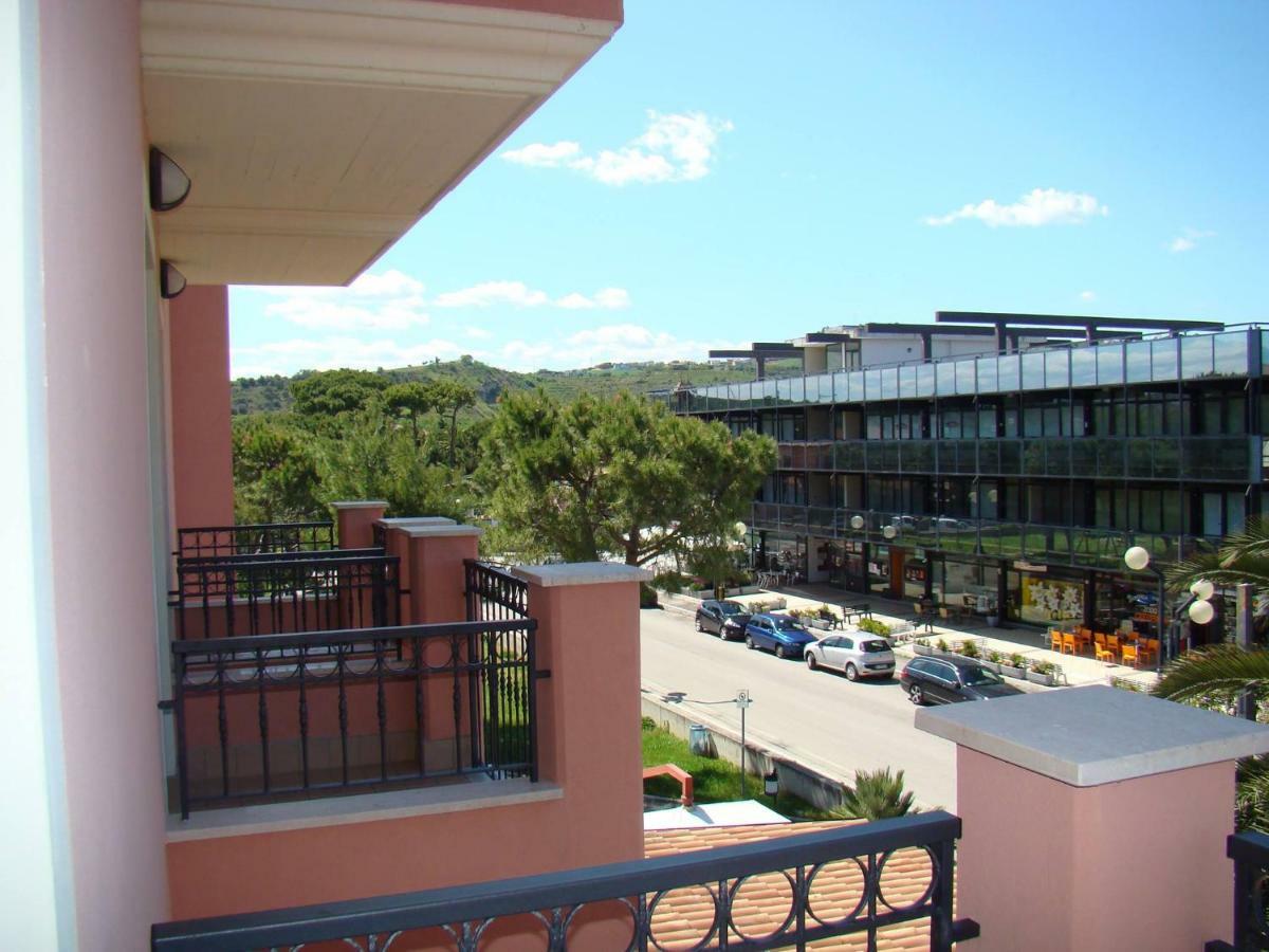 Il Casale Aparthotel Martinsicuro Eksteriør bilde